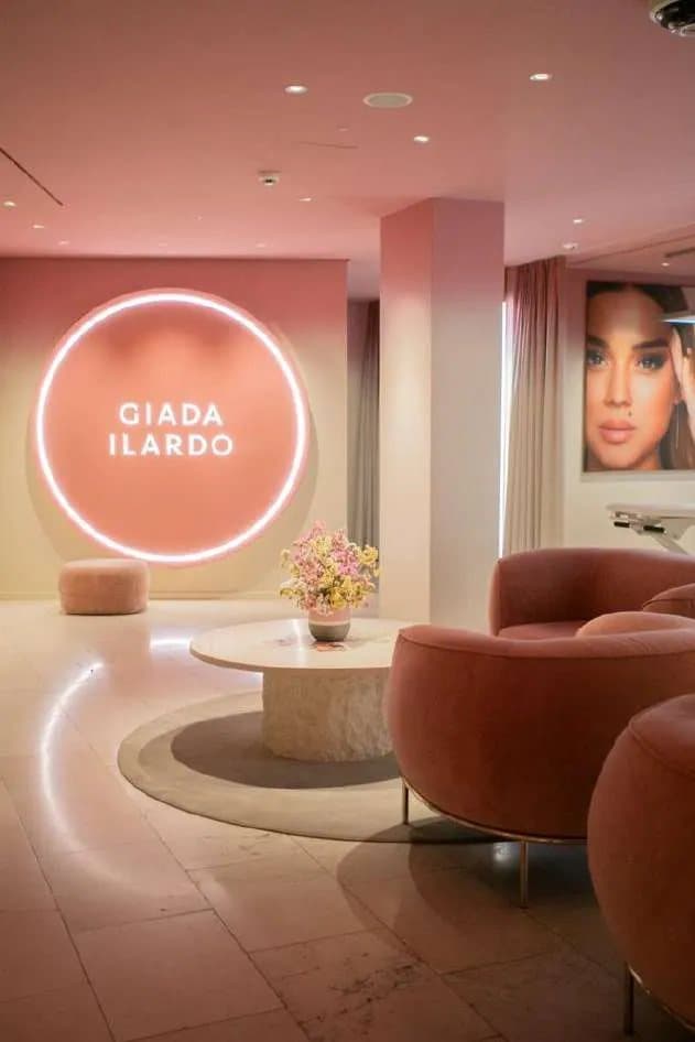 The pink Giada Ilardo studio lounge